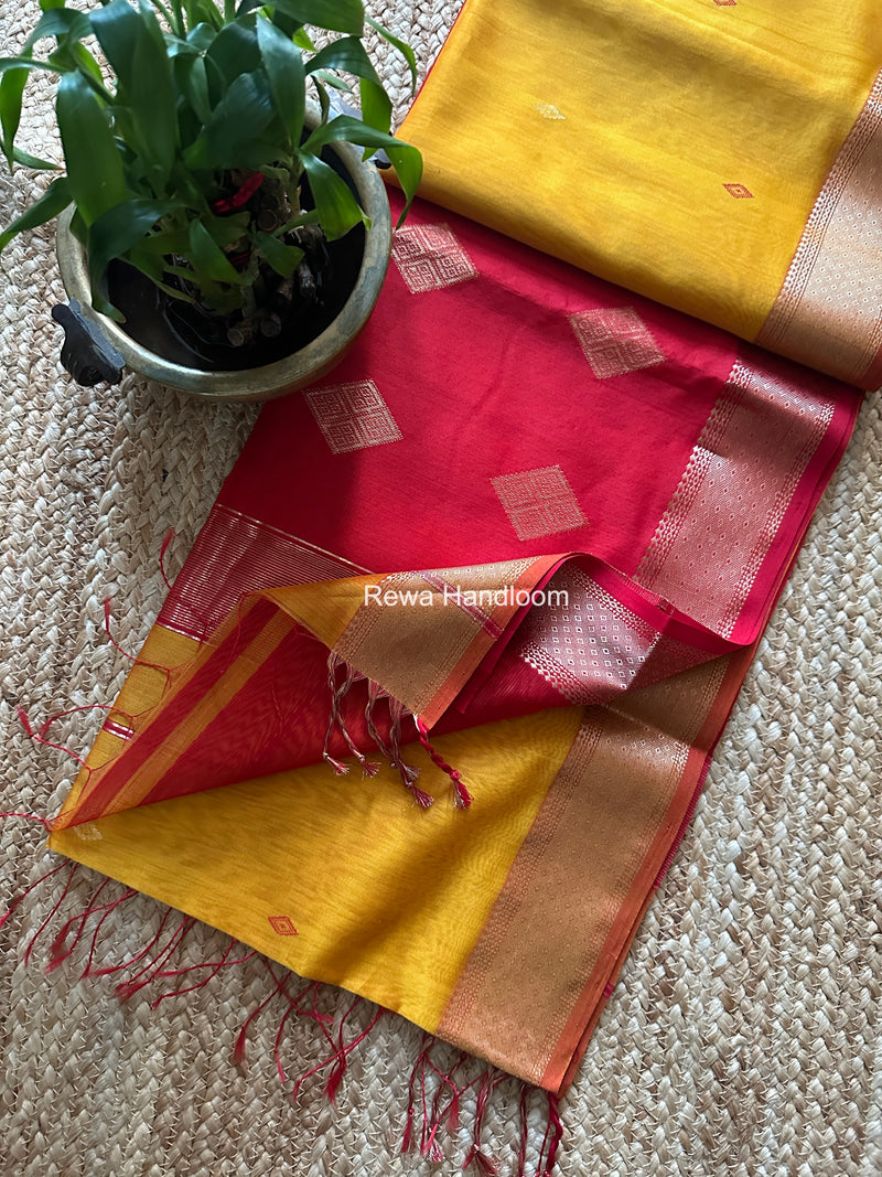 Butta Pallu Zari Border Maheshwari Saree