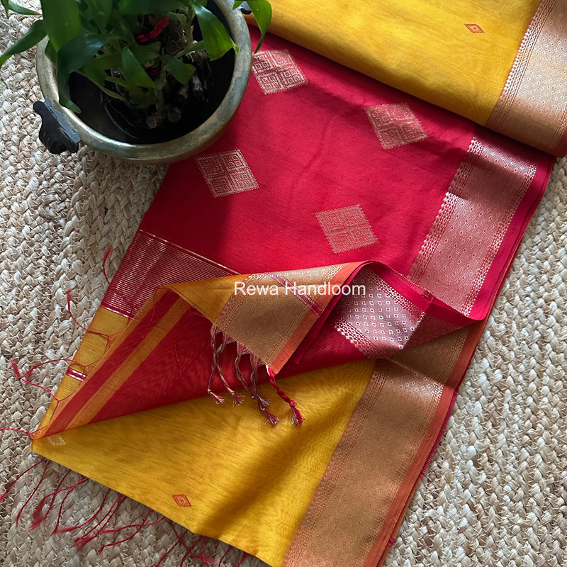 Butta Pallu Zari Border Maheshwari Saree