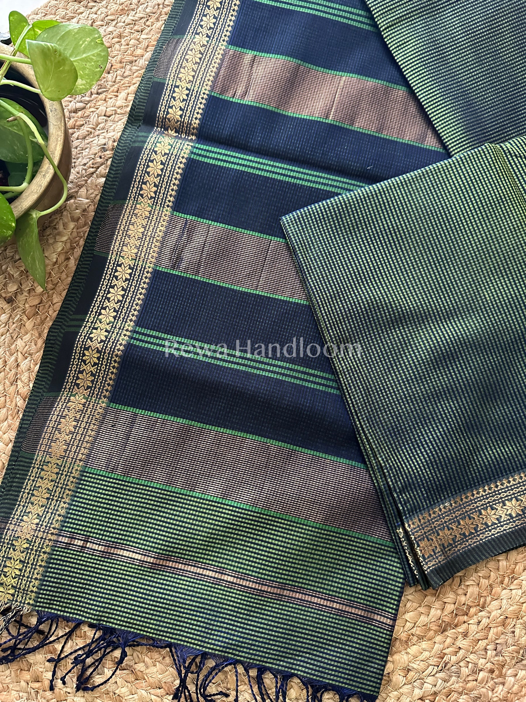 Maheshwari Green Garbha Reshami Silk Saree-GS08