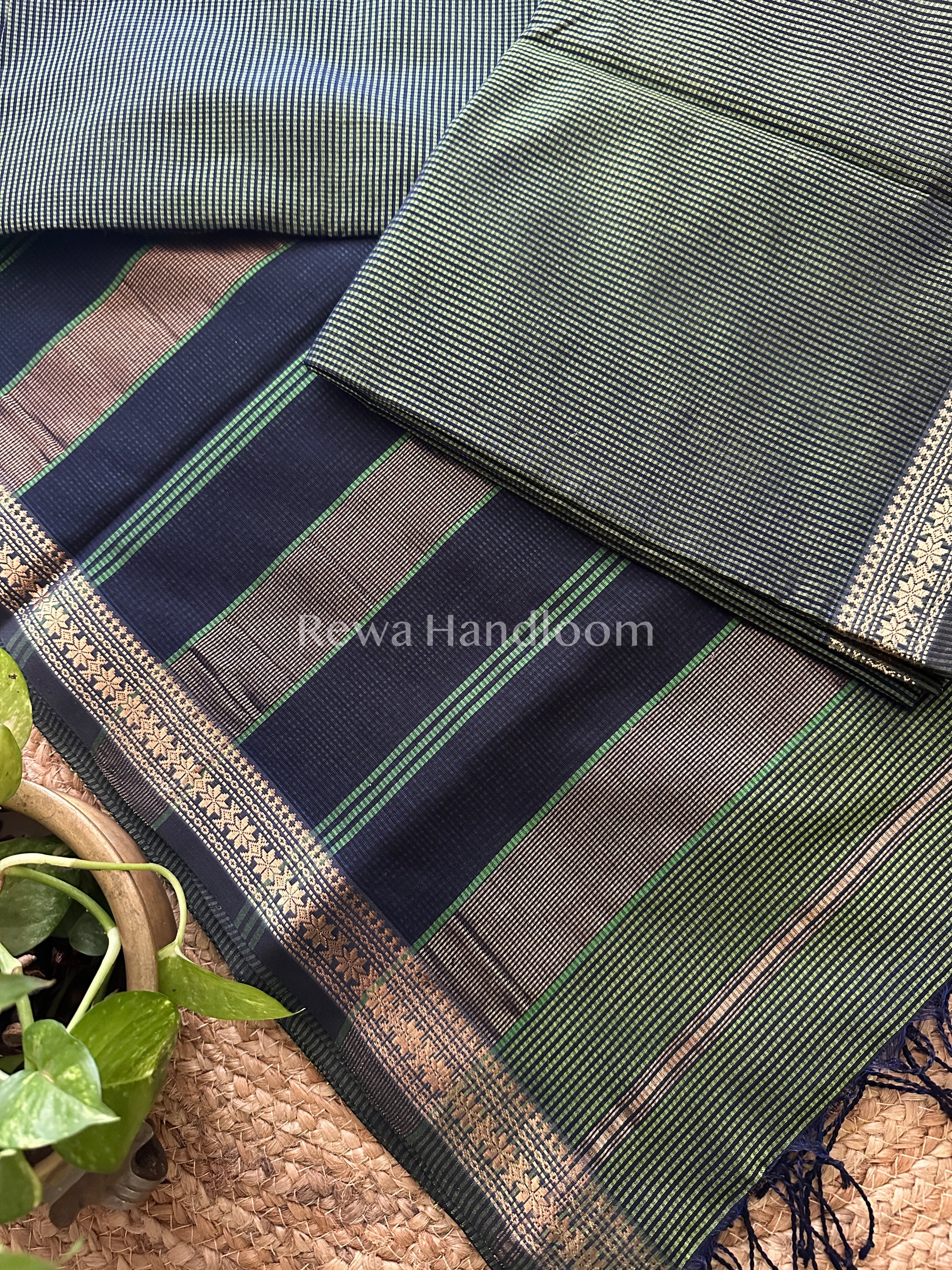 Maheshwari Green Garbha Reshami Silk Saree-GS08