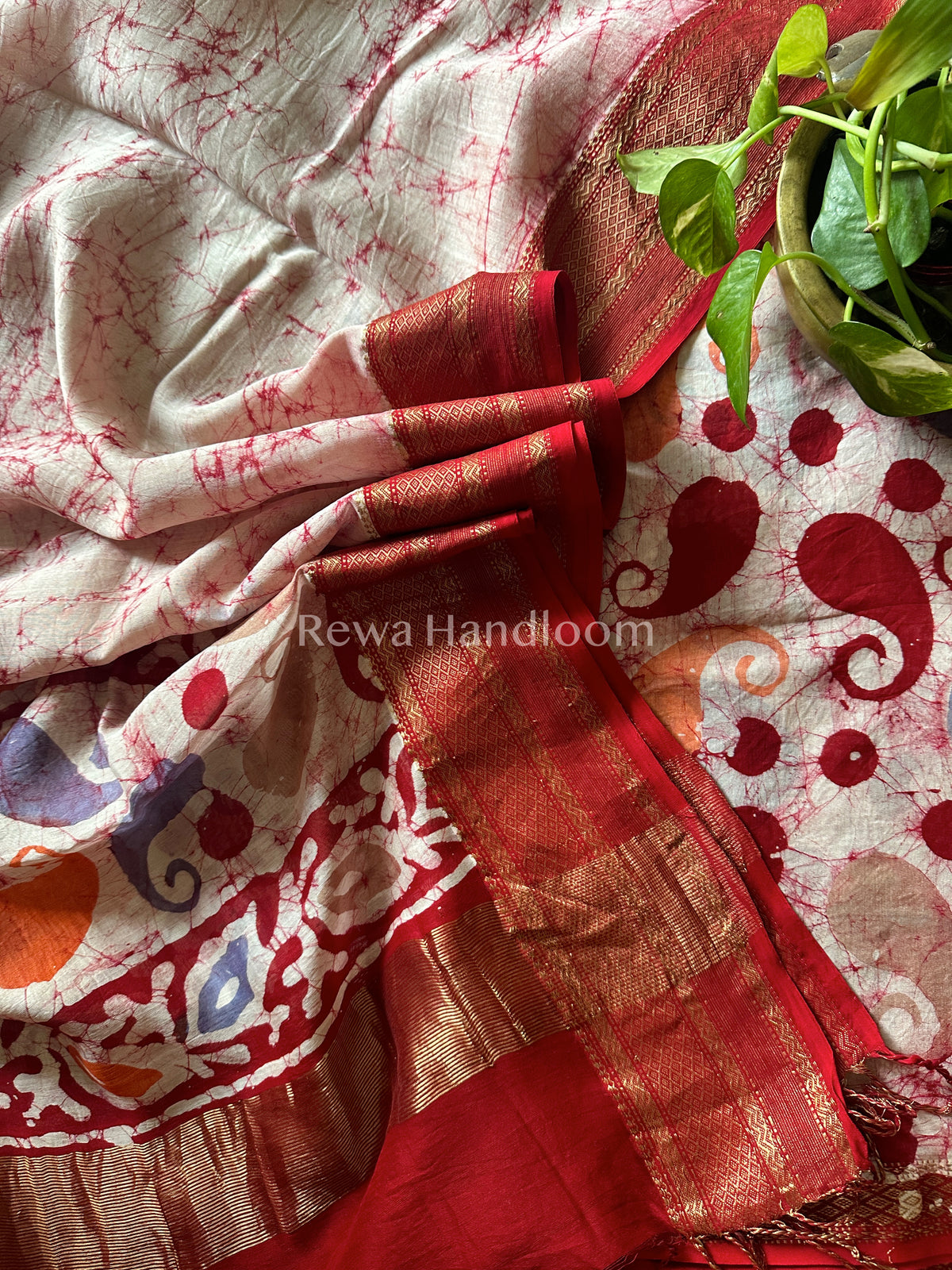 Maheshwari White Batik Printed Dress Material-BTP101