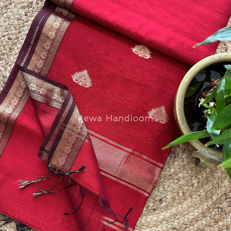  Butta Pallu Zari Border Maheshwari Saree
