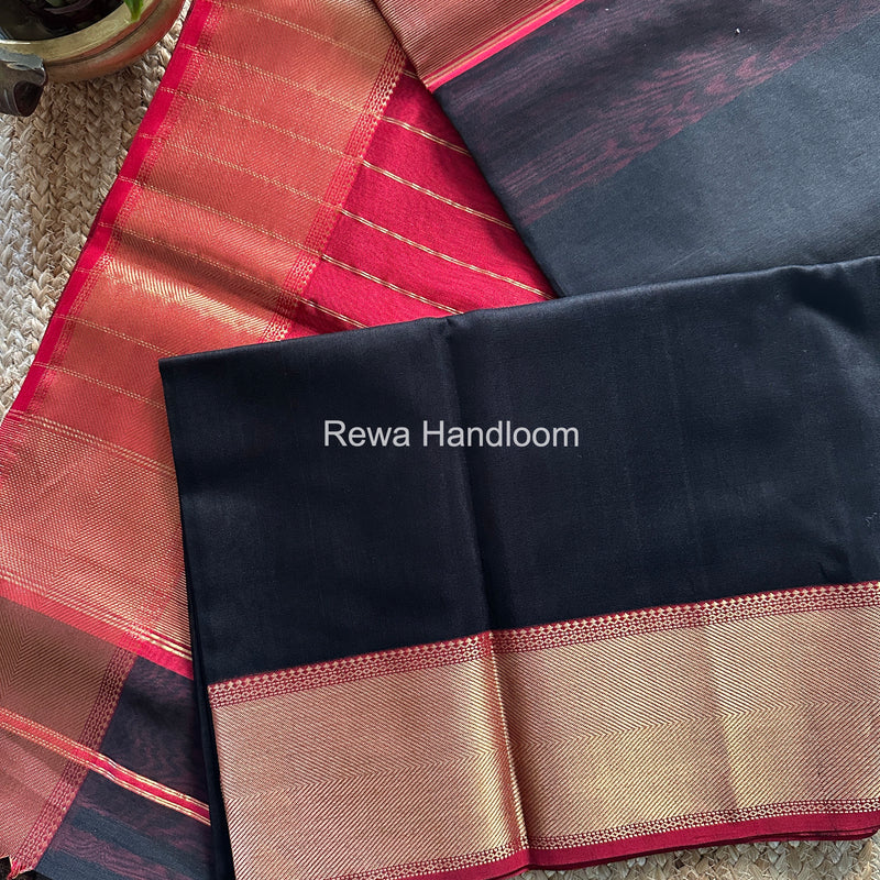 Exclusive Maheshwari Black Zari Border Saree EZ041