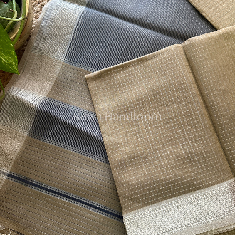 Maheshwari Beige Silver Zari Checks Silk Saree SZ022
