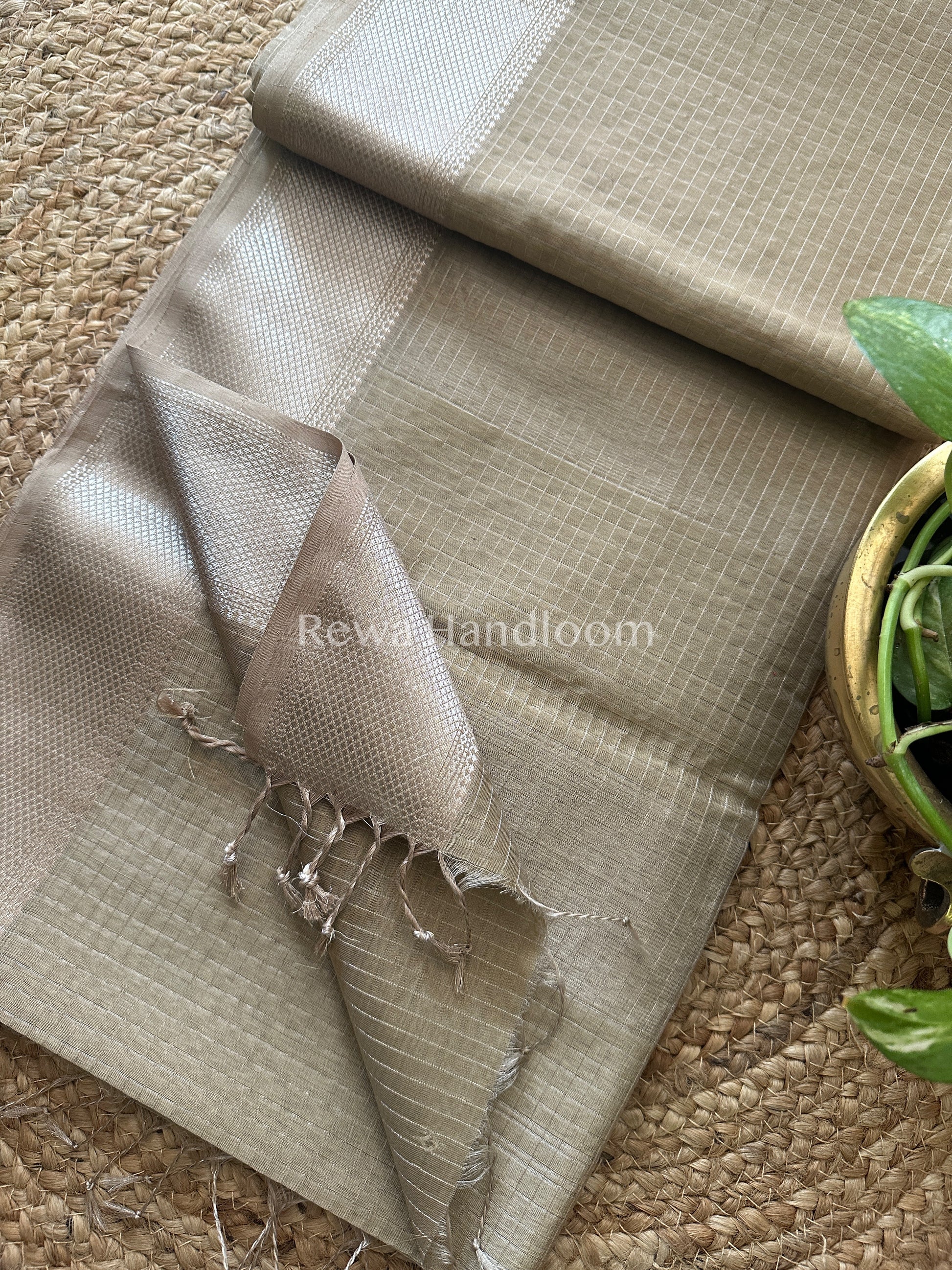 Maheshwari Silver Zari Checks Silk Saree