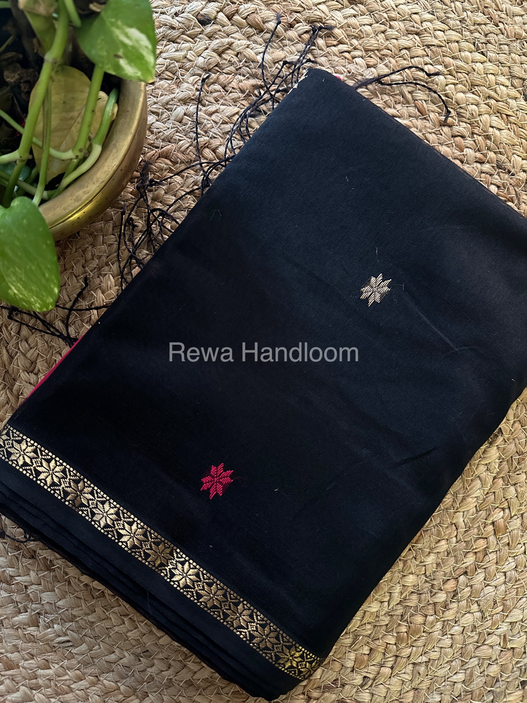 Zari Butti ~ Maheshwari Saree