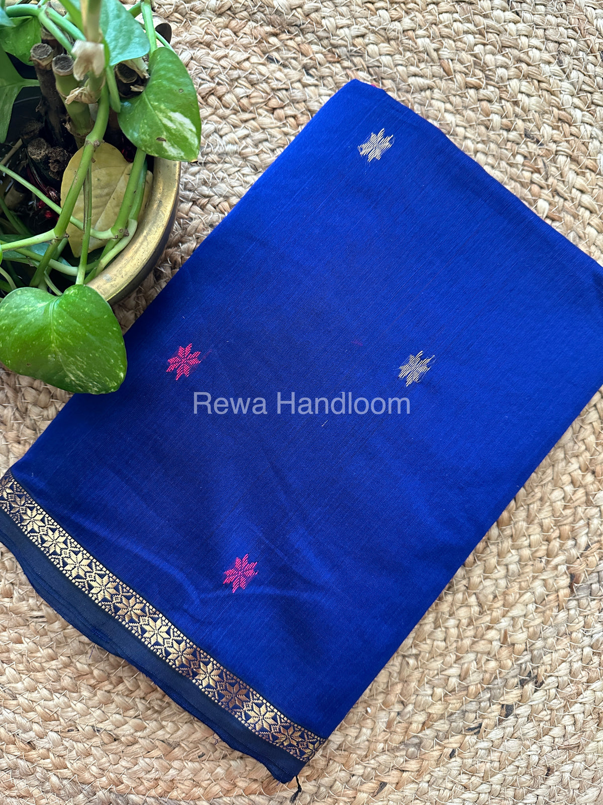 Zari Butti ~ Maheshwari Saree