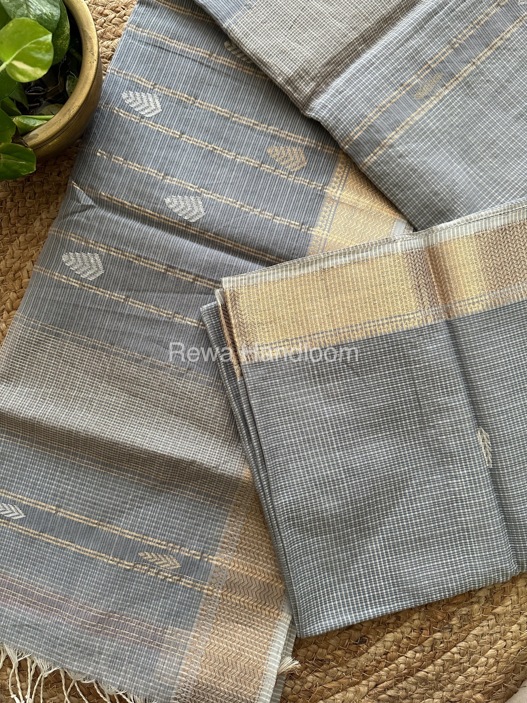 Grey Zari Butti ~ Maheshwari Saree-KJS03