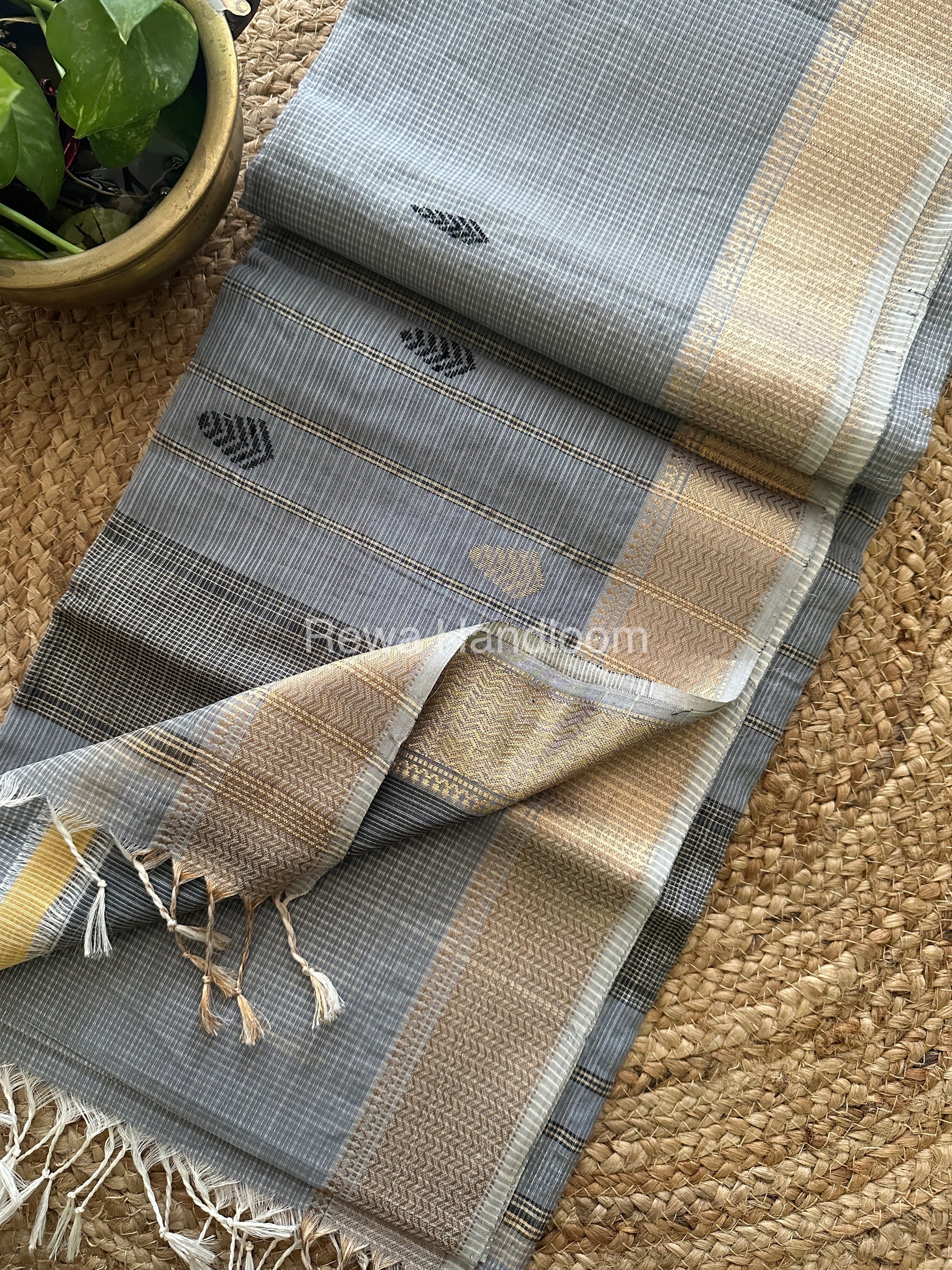 Grey Zari Butti ~ Maheshwari Saree-KJS012