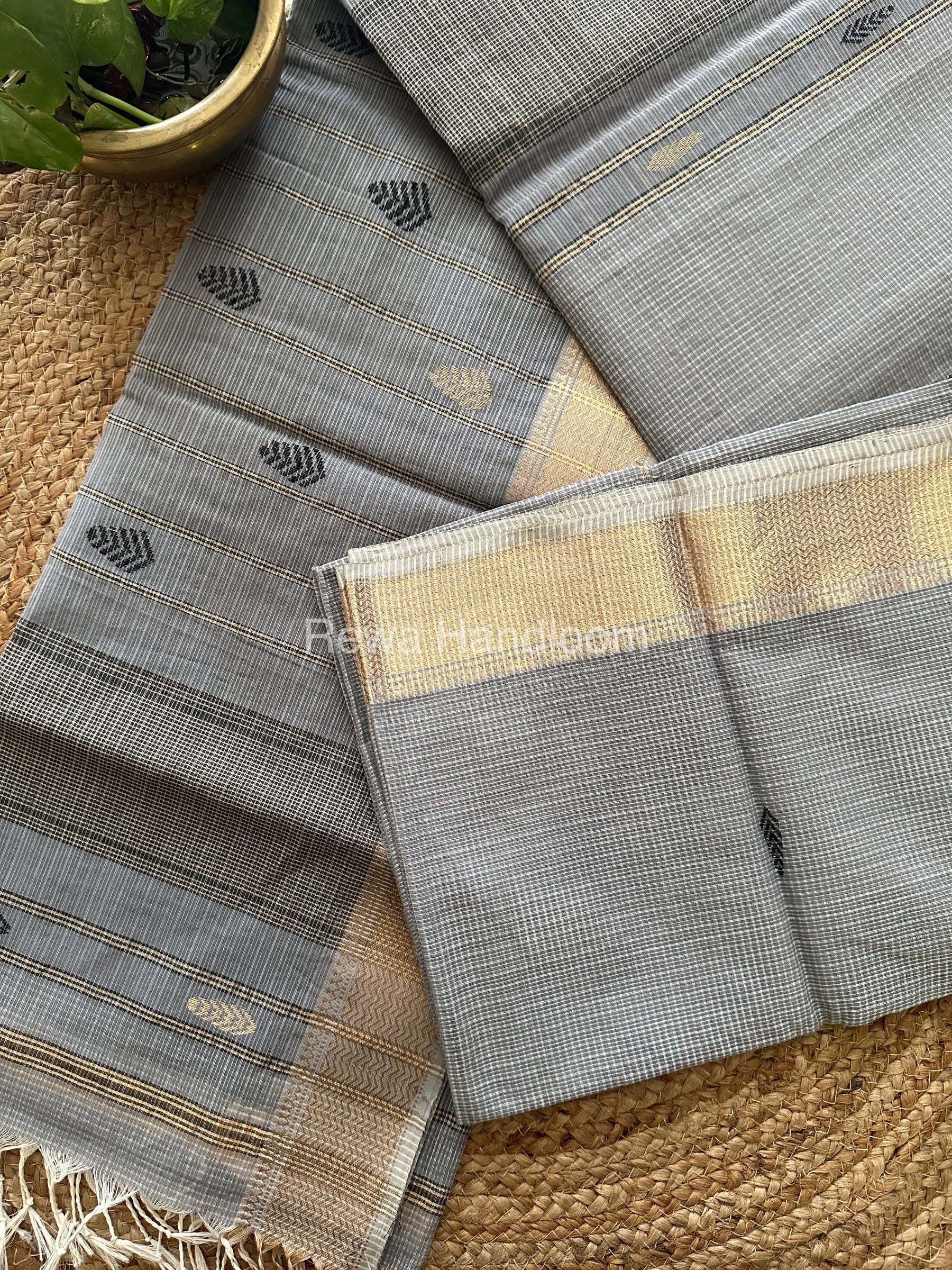 Grey Zari Butti ~ Maheshwari Saree-KJS012