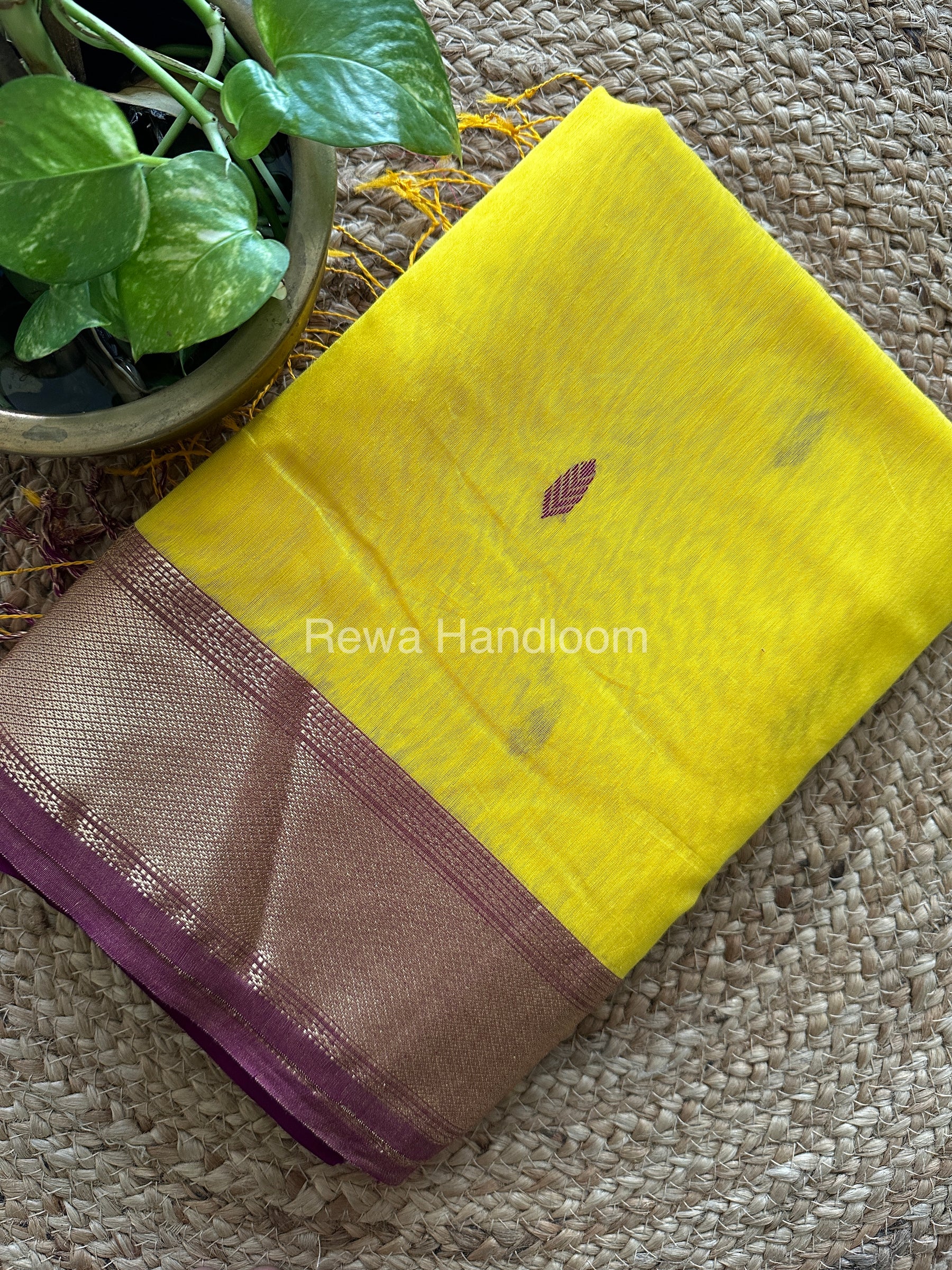 Zari Butti ~ Maheshwari Saree