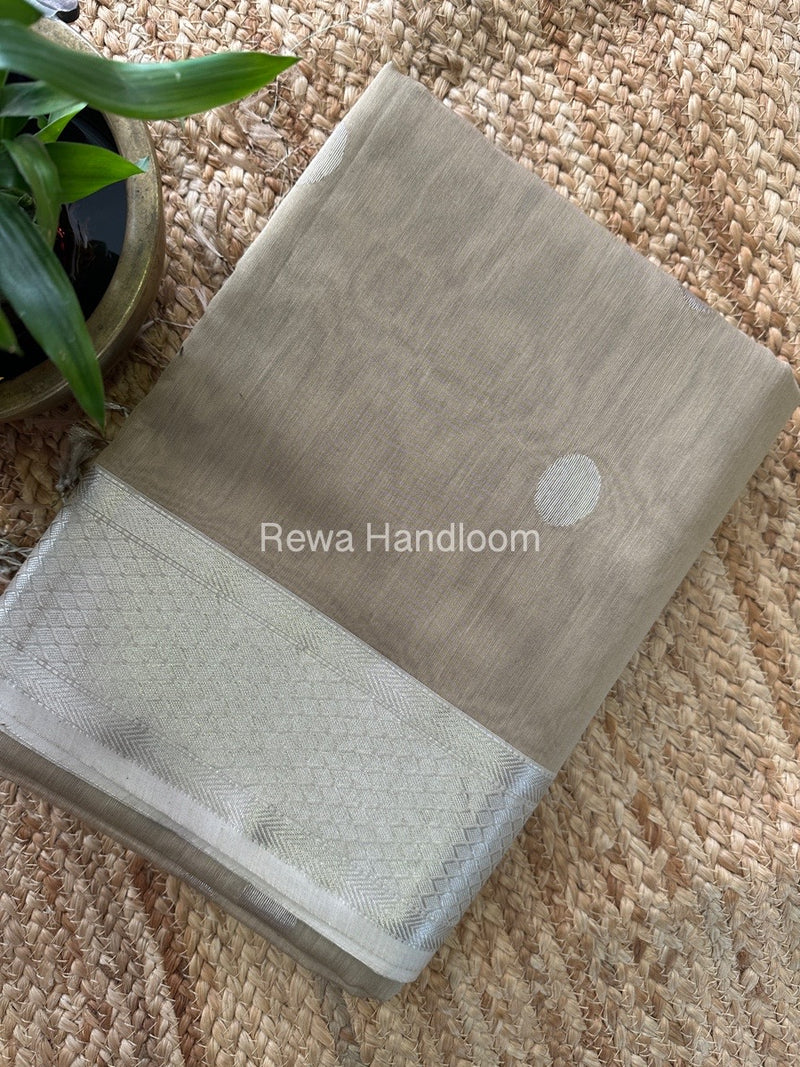 Light Brown Silver Coin Butta Pallu Zari Border Saree ~ Maheshwari Saree SCBS02