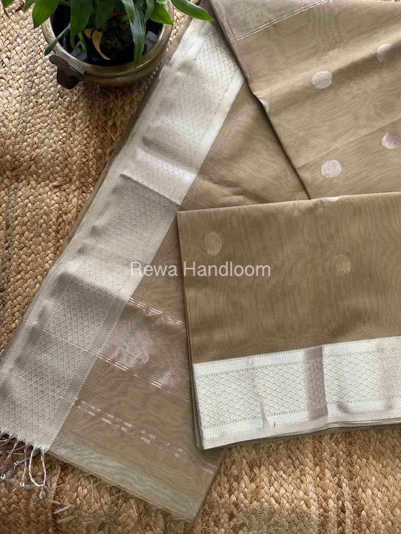 Light Brown Silver Coin Butta Pallu Zari Border Saree ~ Maheshwari Sar ...