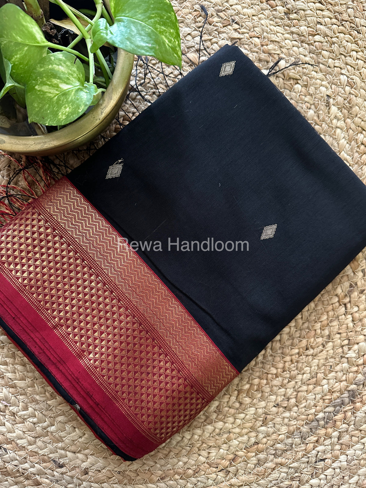 Turmeric Zari Butti ~ Maheshwari Saree