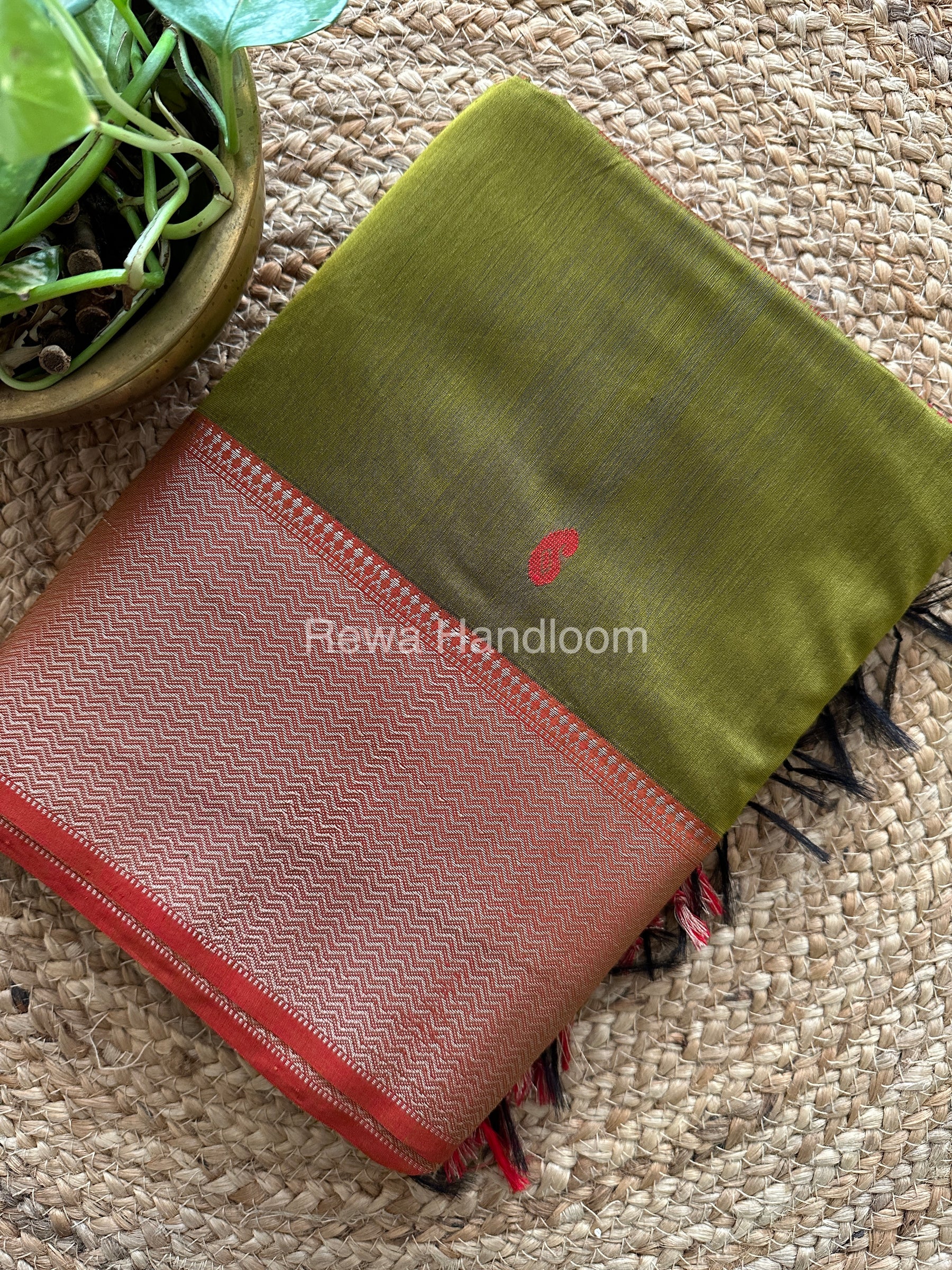 Maheshwari Resham Thread Butti Saree