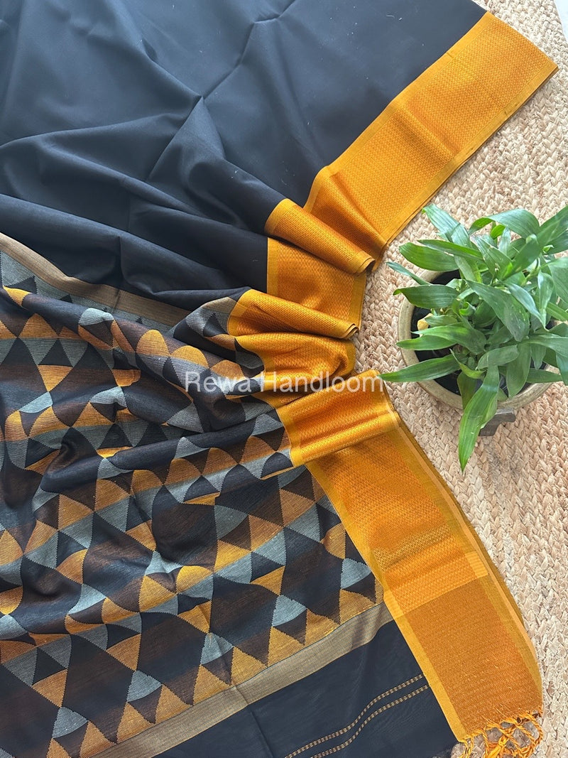 Maheshwari Black Heavy Pallu Saree DPS028