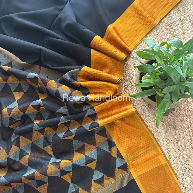 Maheshwari Black Heavy Pallu Saree DPS028