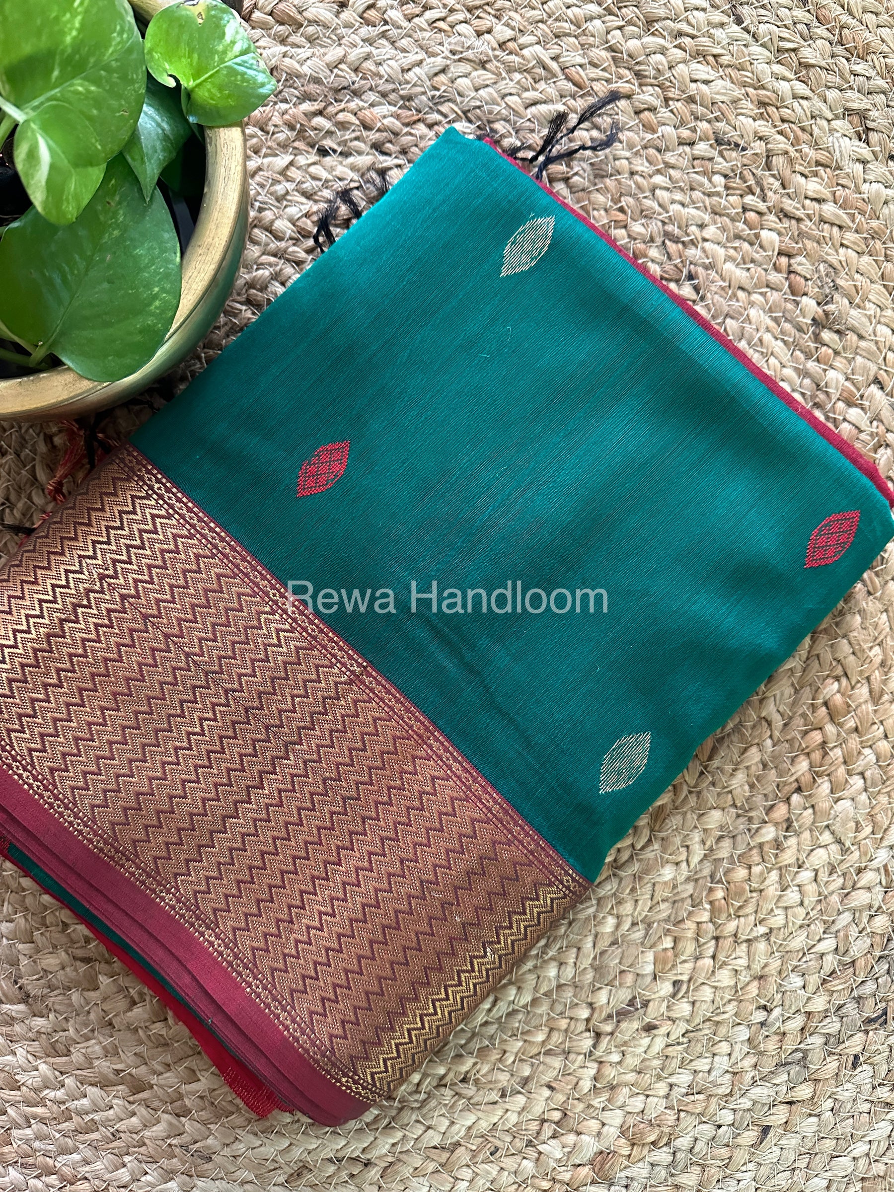  Sikka Butta Pallu Zari Border Saree ~ Maheshwari Saree