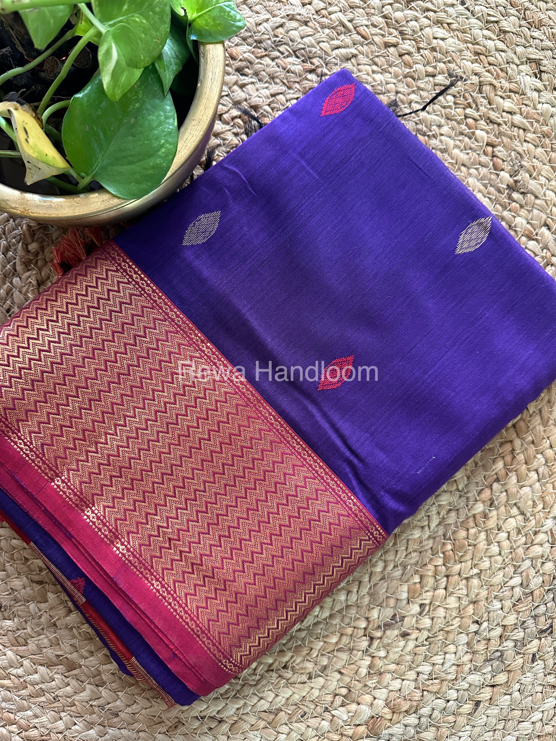  Sikka Butta Pallu Zari Border Saree ~ Maheshwari Saree