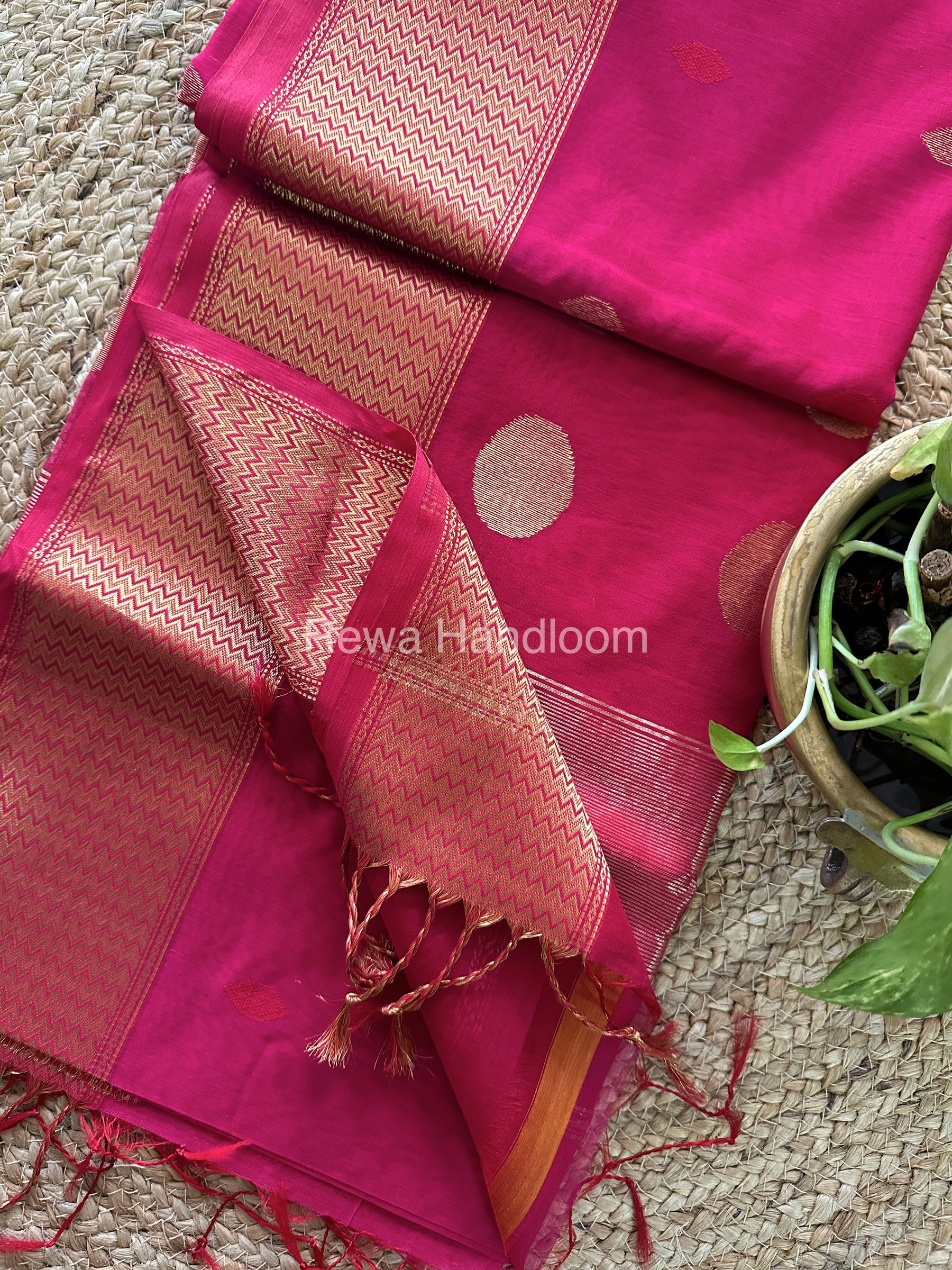 Rani Pink Sikka Butta Pallu Zari Border Saree ~ Maheshwari Saree-SBS-01