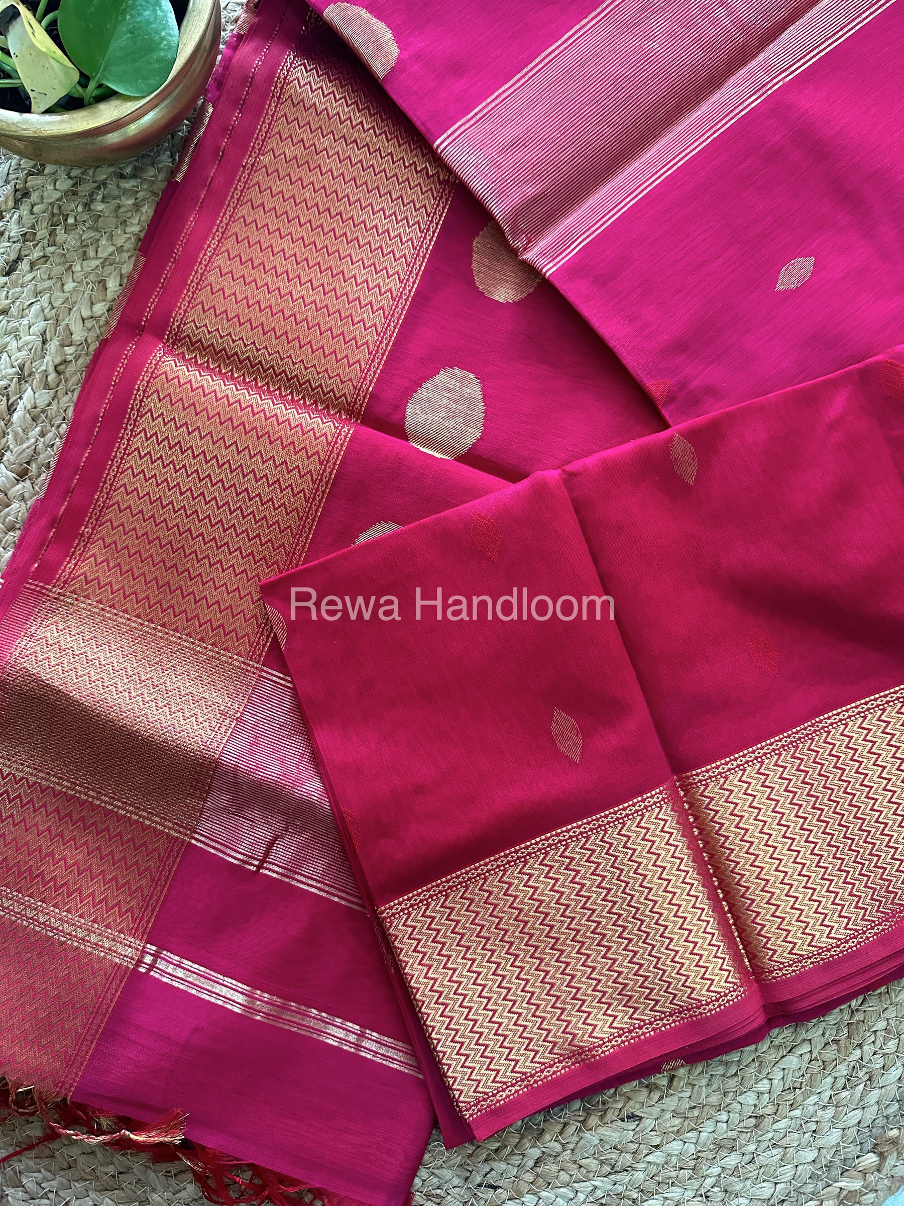 Rani Pink Sikka Butta Pallu Zari Border Saree ~ Maheshwari Saree-SBS-01