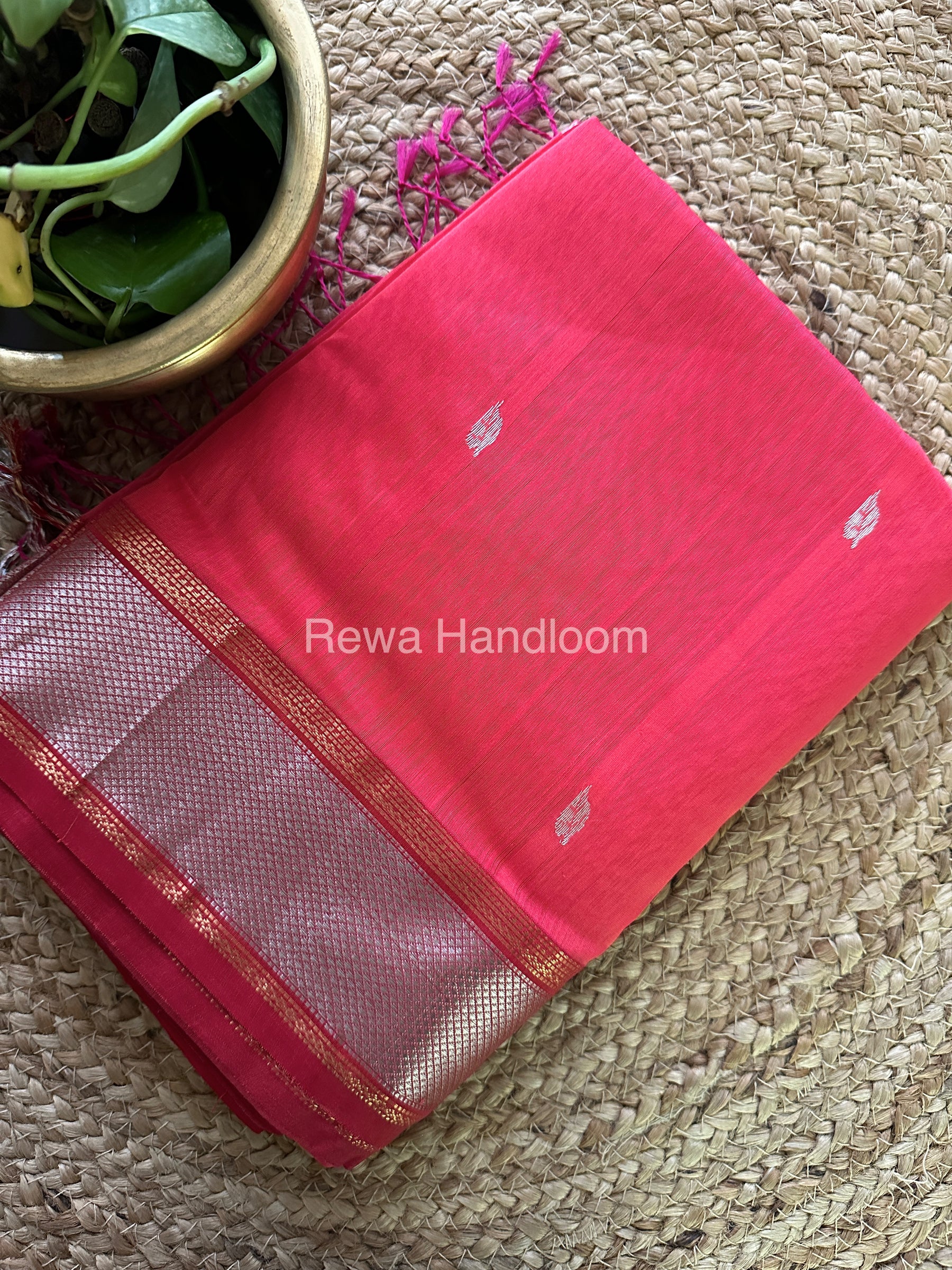 Maheshwari Silver Zari Saree