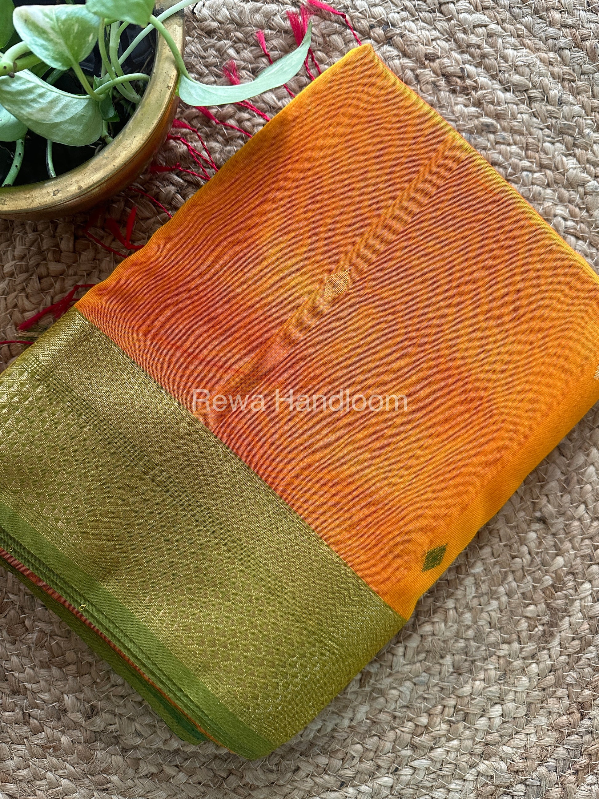 Turmeric Zari Butti ~ Maheshwari Saree