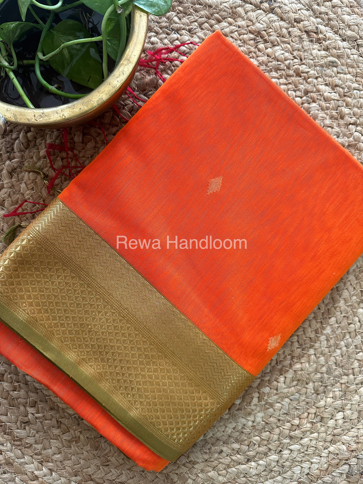 Turmeric Zari Butti ~ Maheshwari Saree