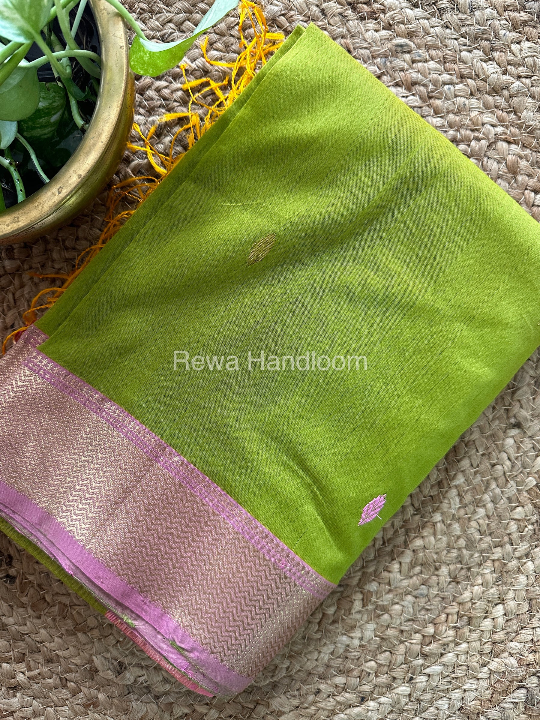 Turmeric Zari Butti ~ Maheshwari Saree