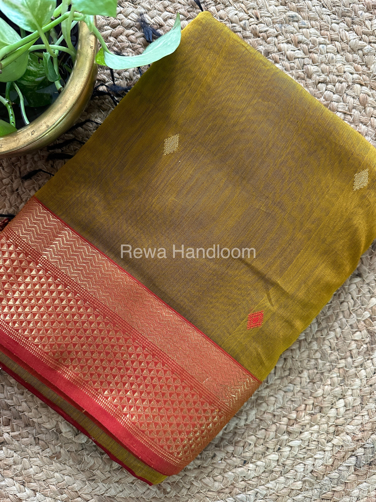 Turmeric Zari Butti ~ Maheshwari Saree