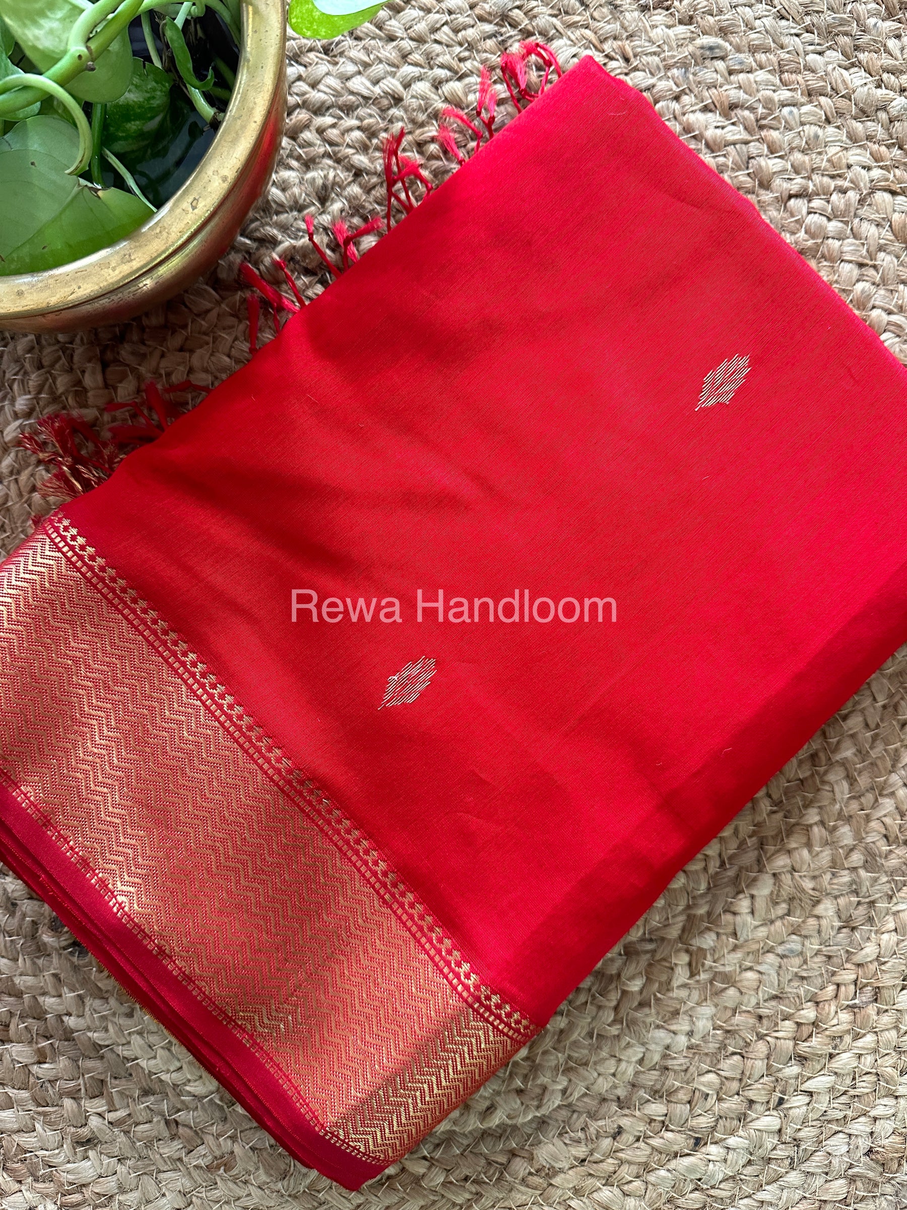 Turmeric Zari Butti ~ Maheshwari Saree