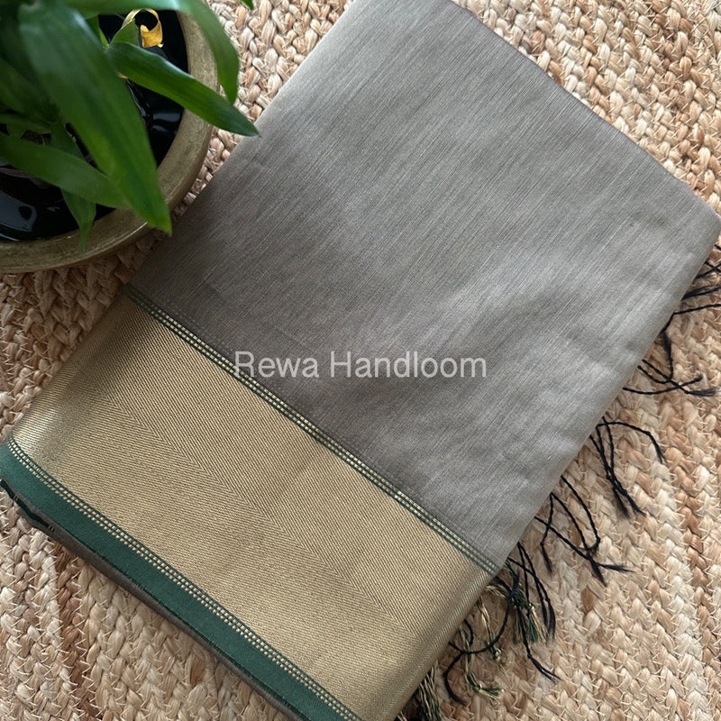 Exclusive Maheshwari Beige Zari Border Saree EZ025