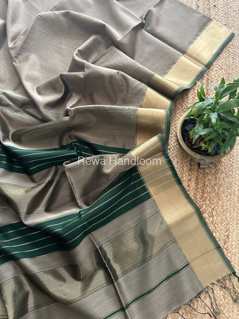 Exclusive Maheshwari Beige Zari Border Saree EZ025