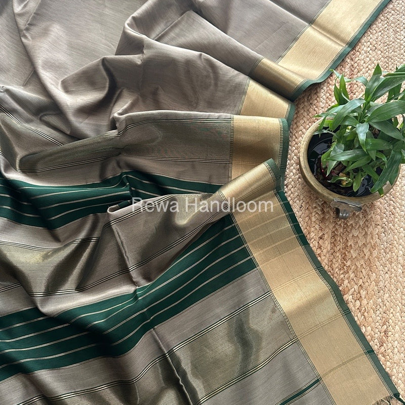 Exclusive Maheshwari Beige Zari Border Saree EZ025