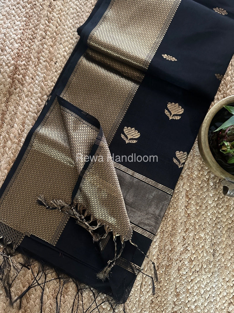 Butta Zari Border Maheshwari Saree