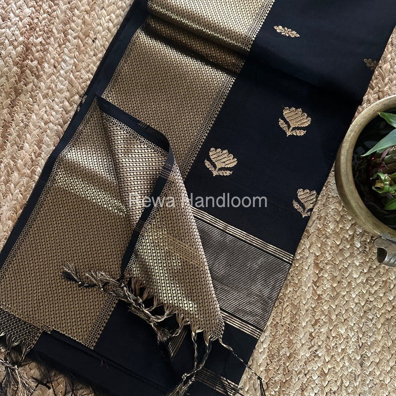 Butta Zari Border Maheshwari Saree