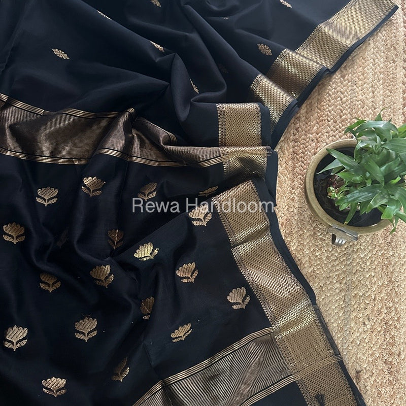 Black Butta Zari Border Maheshwari Saree LBS033
