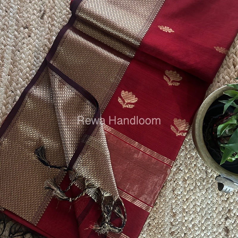 Butta Zari Border Maheshwari Saree 