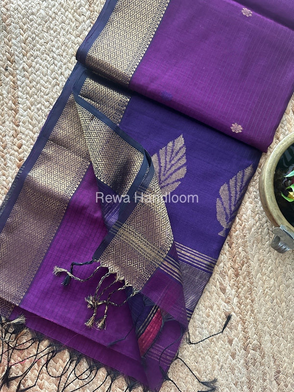 Butta Pallu Zari Border Maheshwari Saree 