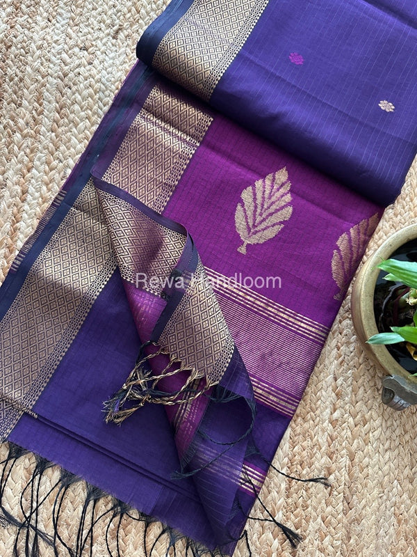 Butta Pallu Zari Border Maheshwari Saree