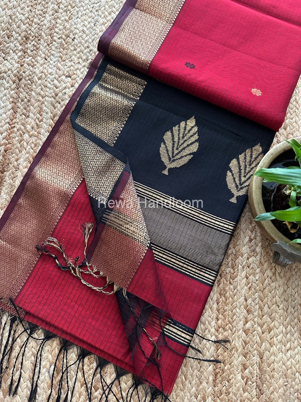 Butta Pallu Zari Border Maheshwari Saree