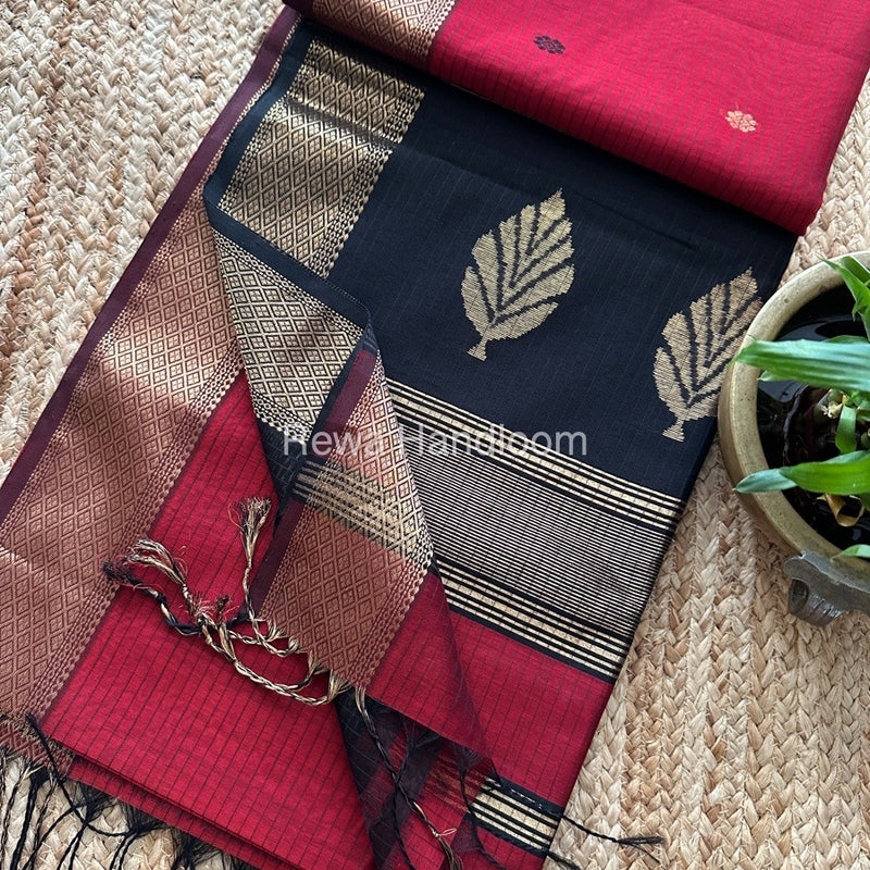 Butta Pallu Zari Border Maheshwari Saree
