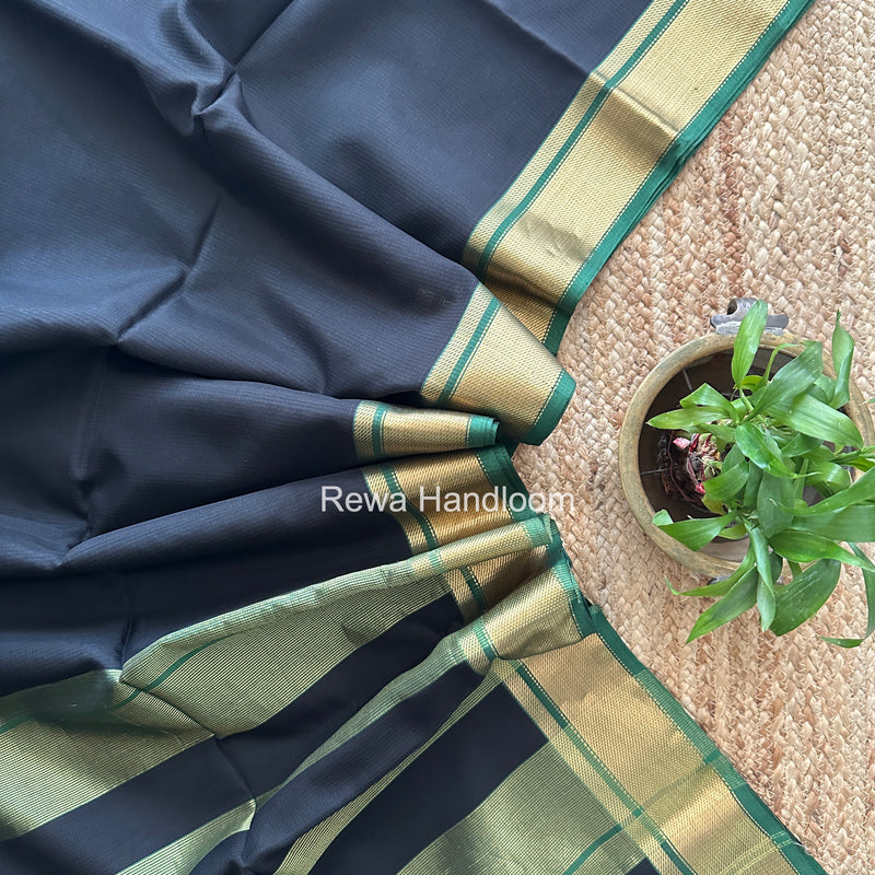 Exclusive Maheswari Self Checks Black Saree MCS085