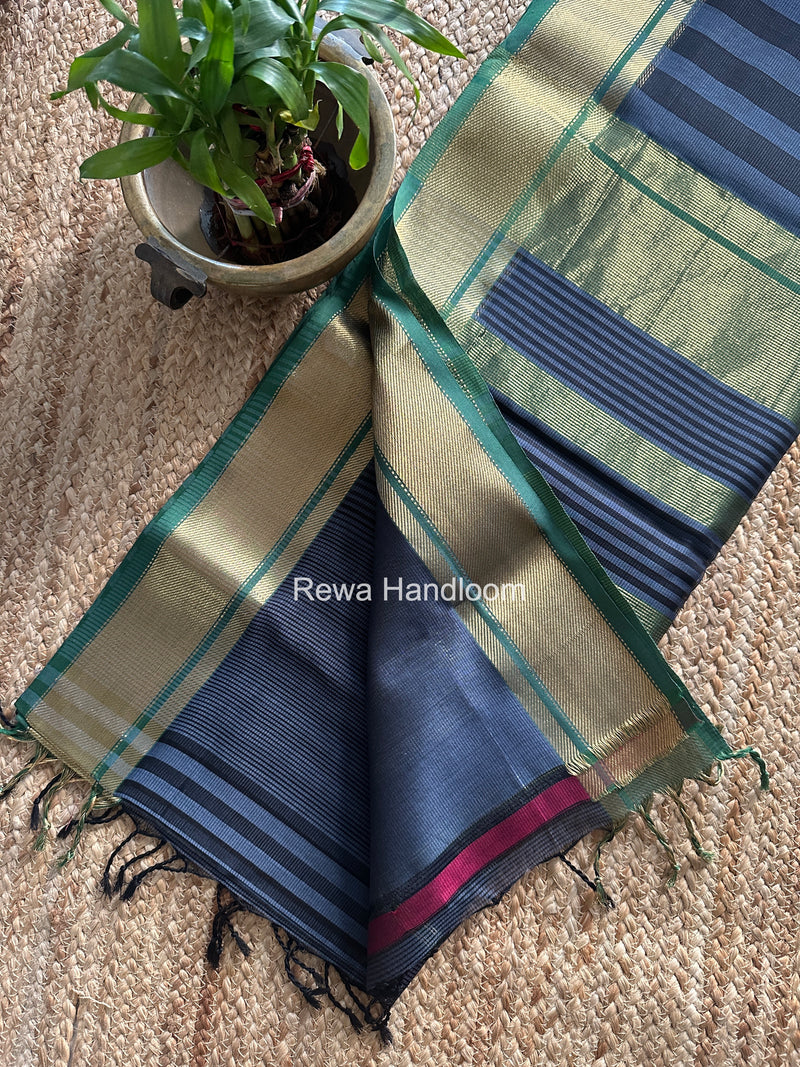 Exclusive Maheswari Self Checks Grey Saree MCS084
