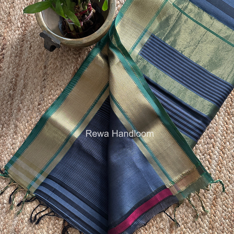 Exclusive Maheswari Self Checks Grey Saree MCS084