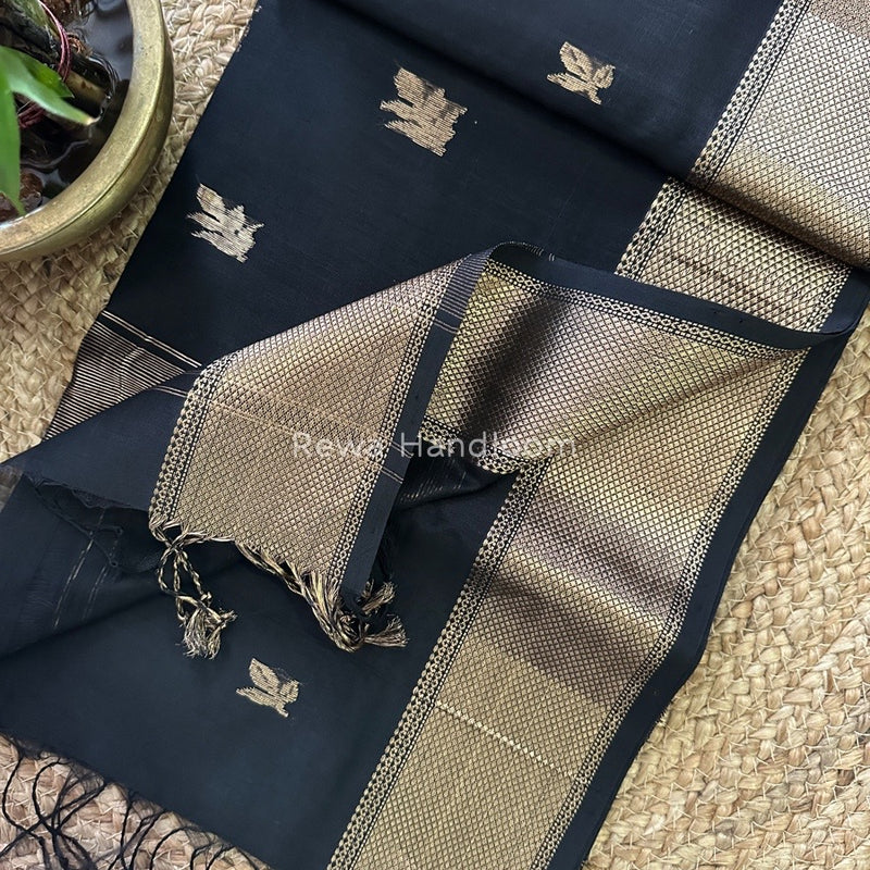 Butta Butti Zari Border Maheshwari Saree