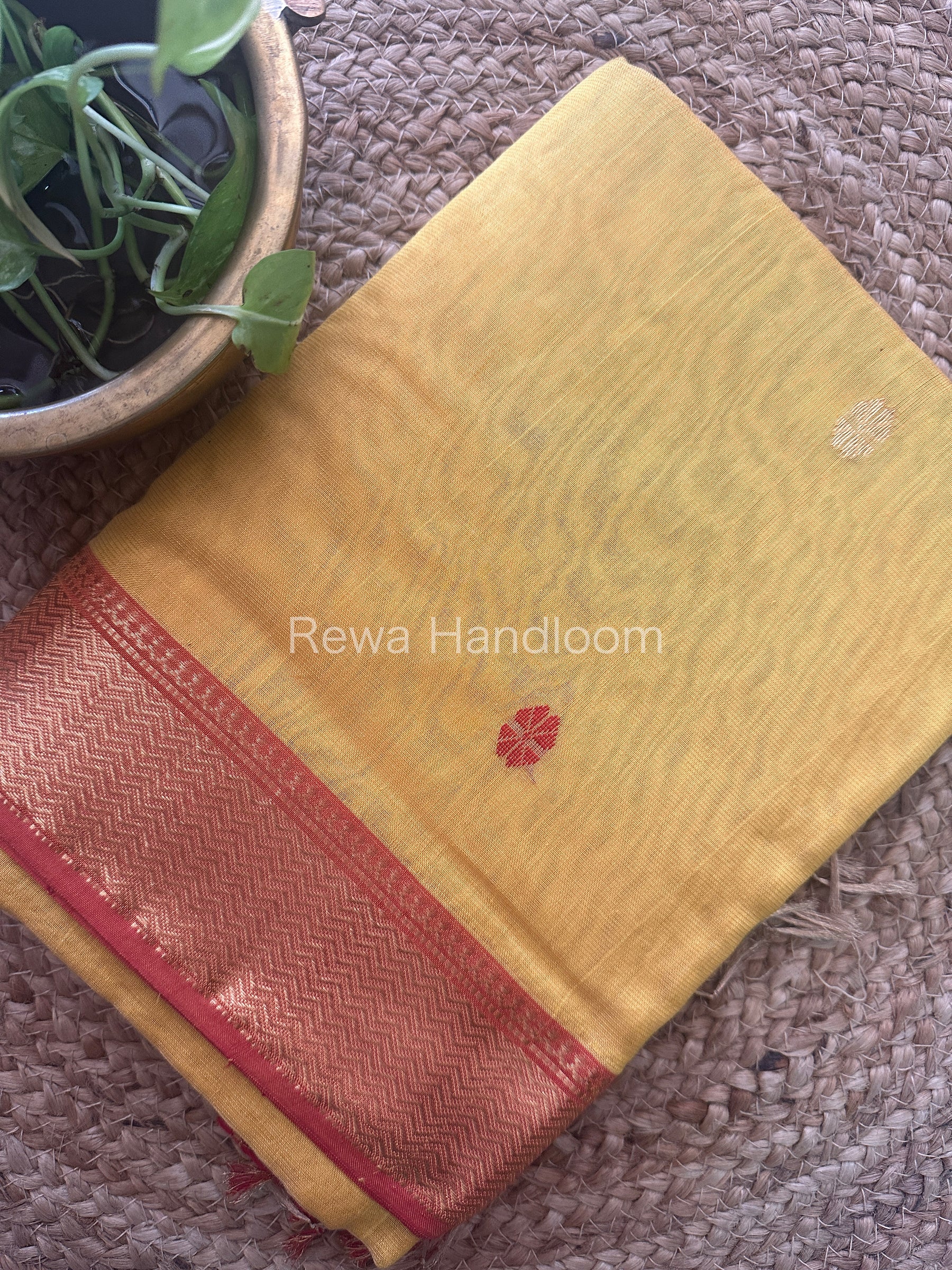 Maheshwari Tissue Butti Saree