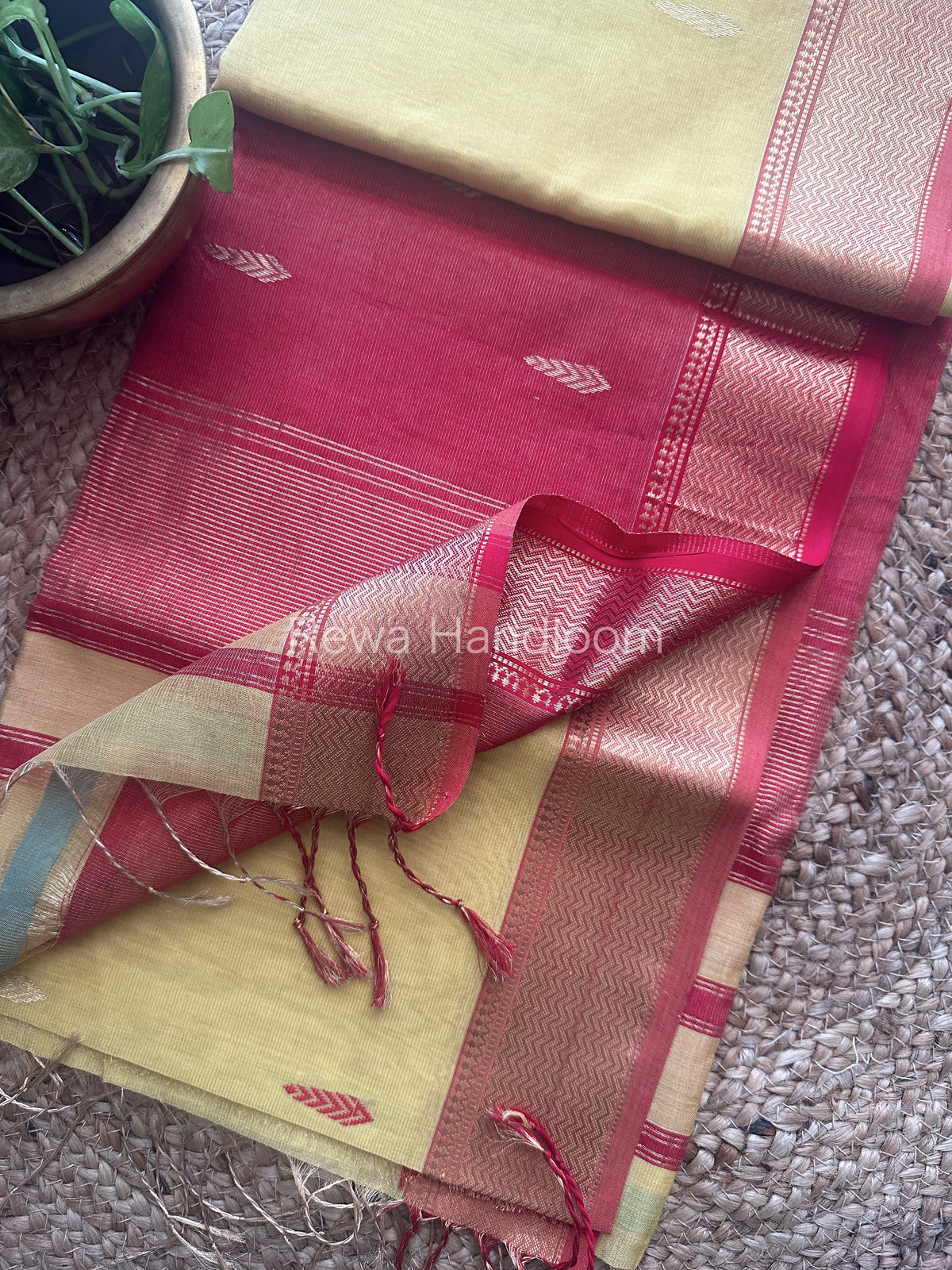 Maheshwari Tissue Butti Saree