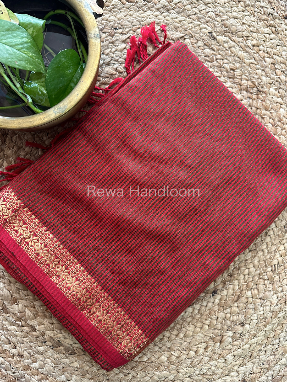 Maheshwari Red Green Garbha Reshami Silk Saree GS114