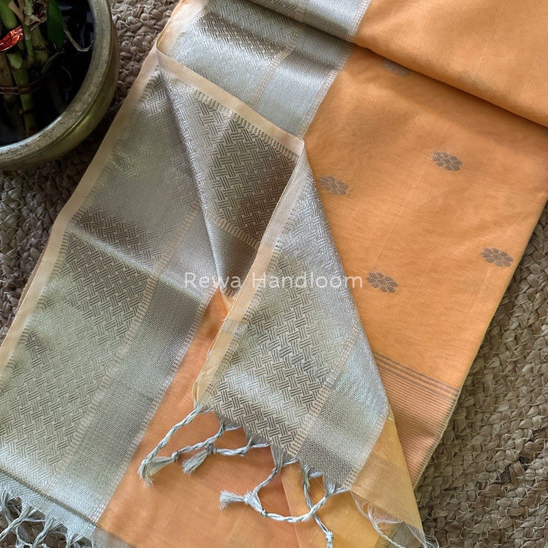Maheshwari Silver Butti Saree